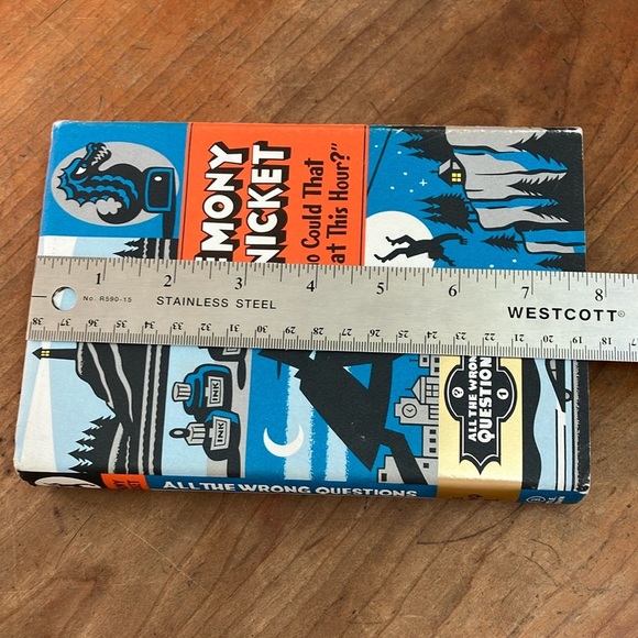 Lemony Snicket Book - Who Could That Be at This Hour? - Picture 14 of 16